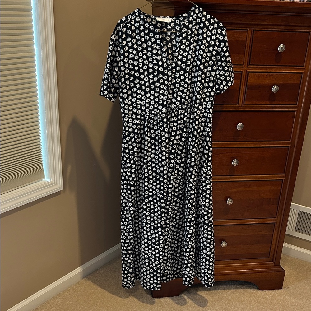 MNG MANGO Black&White Floral Dress, shortsleeve, v-neck, size 6, lightweight!